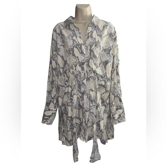 H&M Womens Medium Top Tunic Gray Pink White Snake Button Collar Knot Woven - Picture 2 of 8